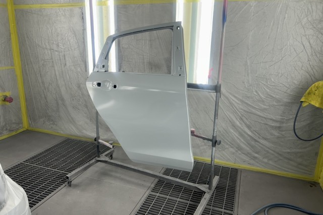 ﾌｨｯﾄﾄﾞｱ塗装画像